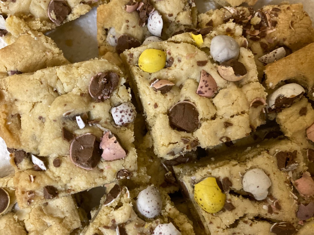 MINI EGG COOKIE&nbsp;SQUARES